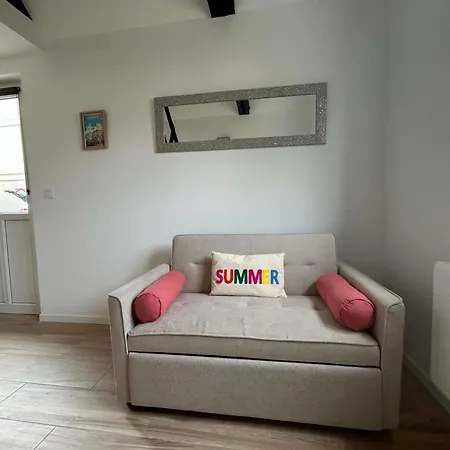 Dymaly Apartment *